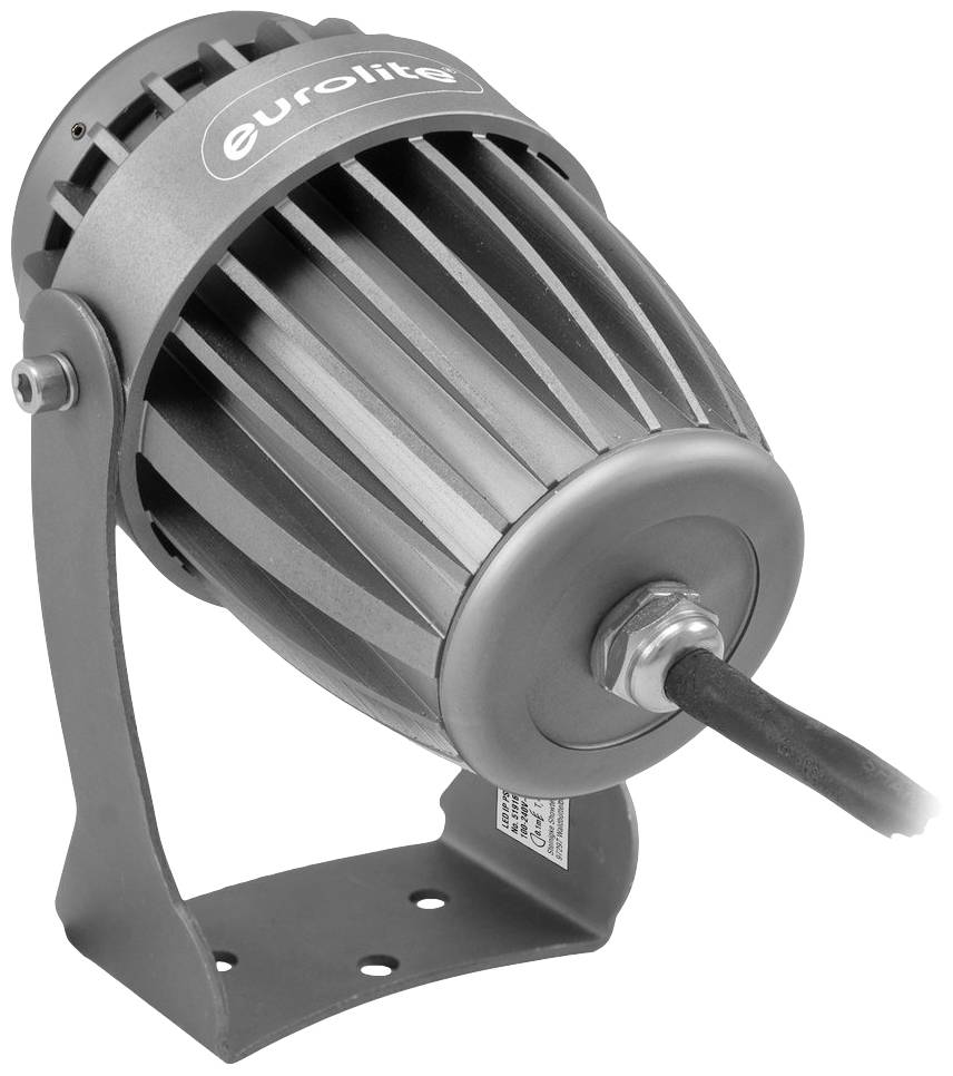 Šedý reflektor značky Eurolite s chladicími žebry a kabelem je namontován na stojanu.