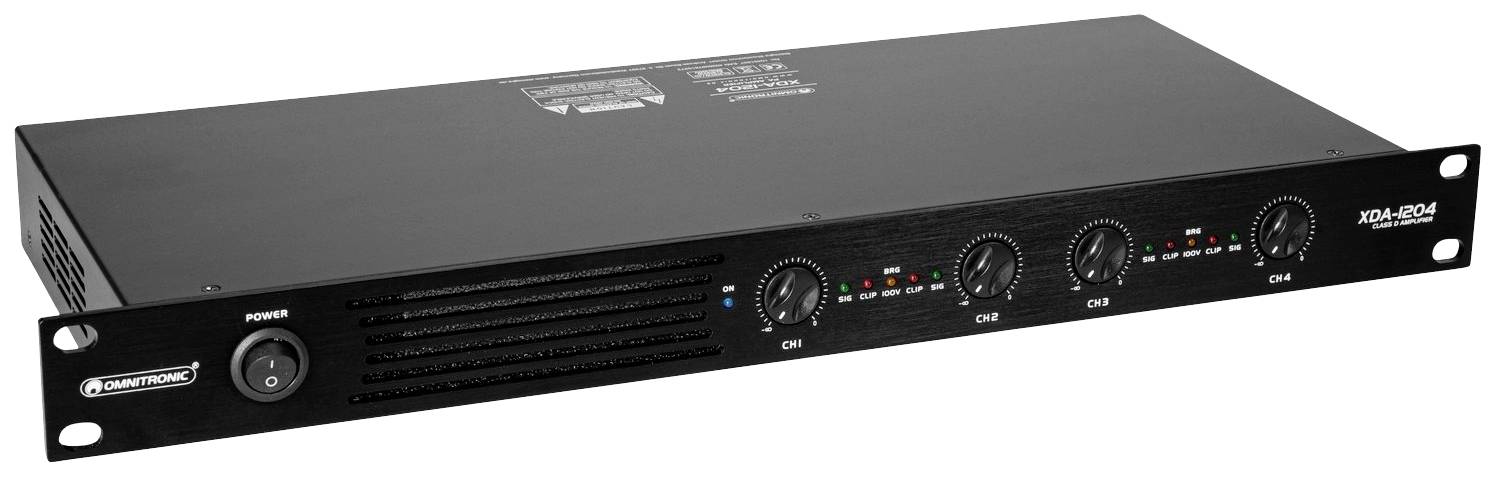 Černé rack-mount audio zařízení se čtyřmi otočnými ovladači a LED indikátory pro kanály, síťový vypínač umístěný na levé straně.