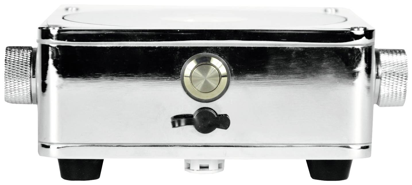 Kovové, obdélníkové zařízení s kulatým tlačítkem uprostřed a ovládacími knoflíky po stranách, pravděpodobně řídicí jednotka.