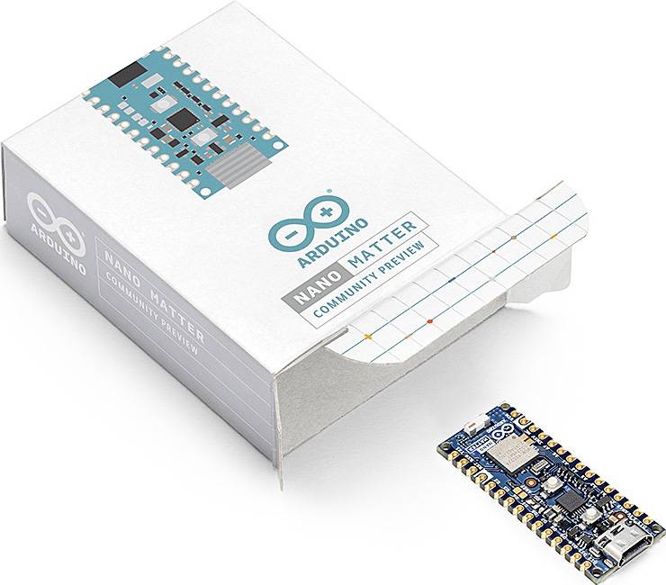 Arduino Nano platforma vedle otevřeného obalu. "NANO MATTER" a "COMMUNITY PREVIEW" na krabičce.