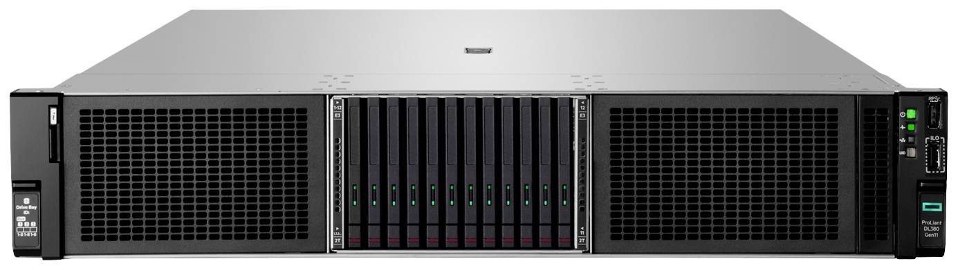 Serverová skříň s několika větracími otvory a pozicemi pro instalaci, vhodná pro správu dat nebo IT infrastrukturu v datovém centru.
