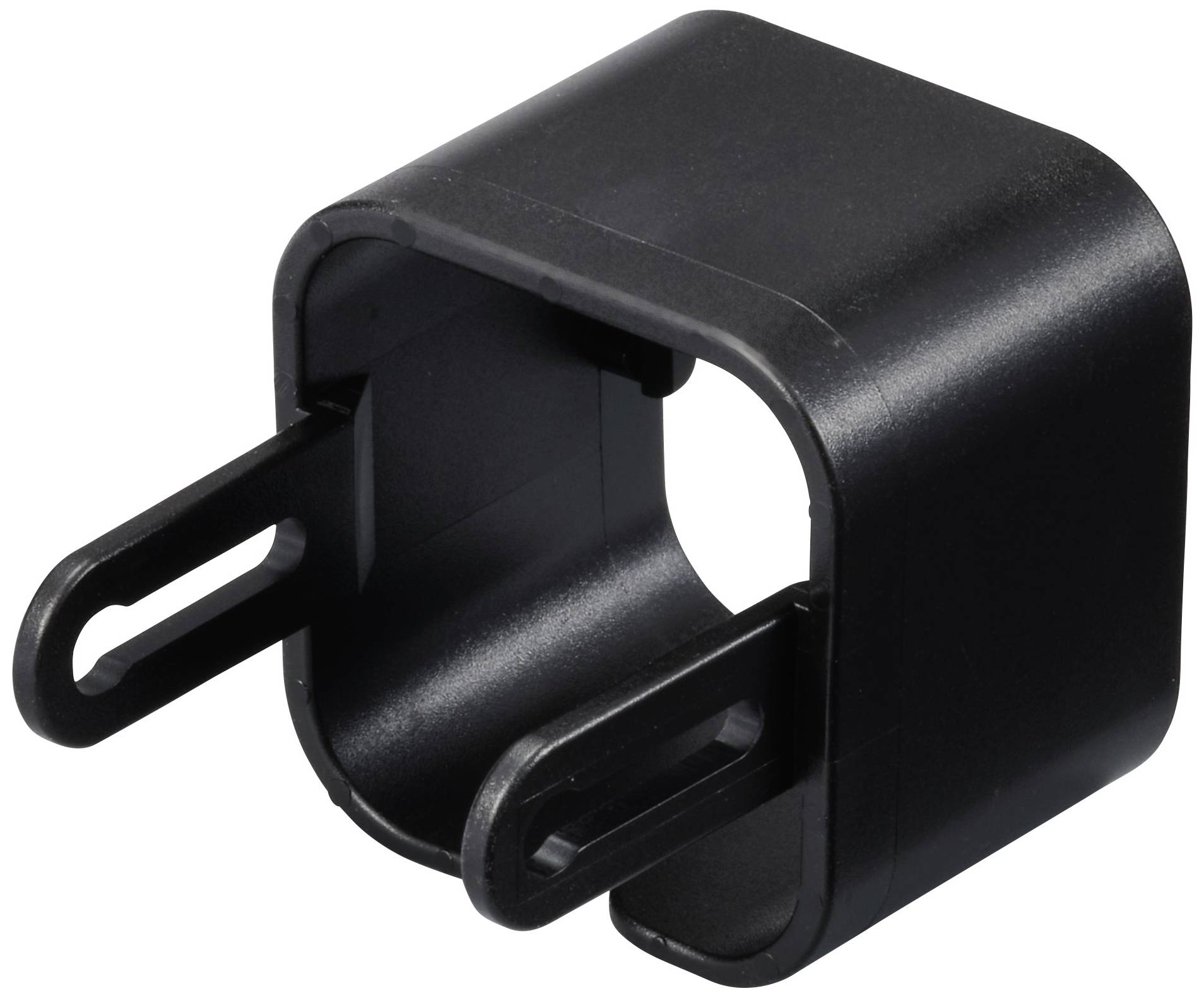 Černý adaptérový konektor se dvěma plochými, rovnoběžnými kolíky, vhodný pro připojení elektrických zařízení ke zdroji elektrické energie.