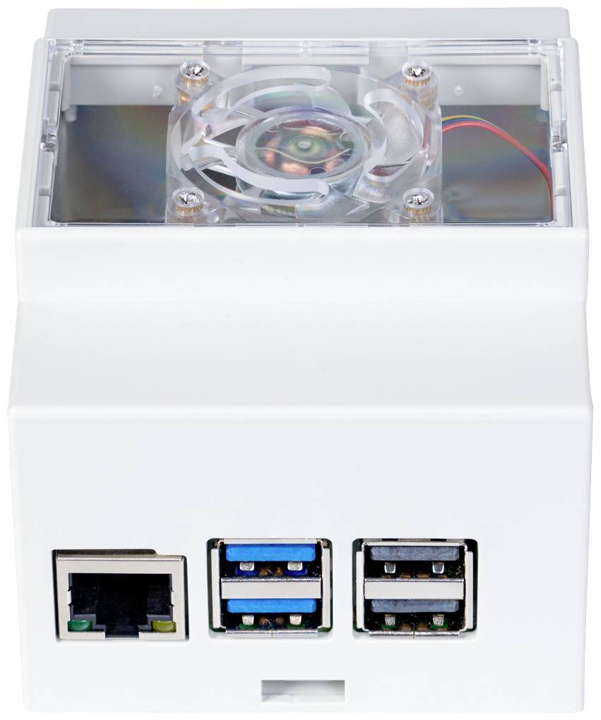 Bílý kryt s otevřeným ventilátorem nahoře a konektory vpředu: jeden ethernetový port, dva porty USB 3.0 a dva porty USB 2.0.