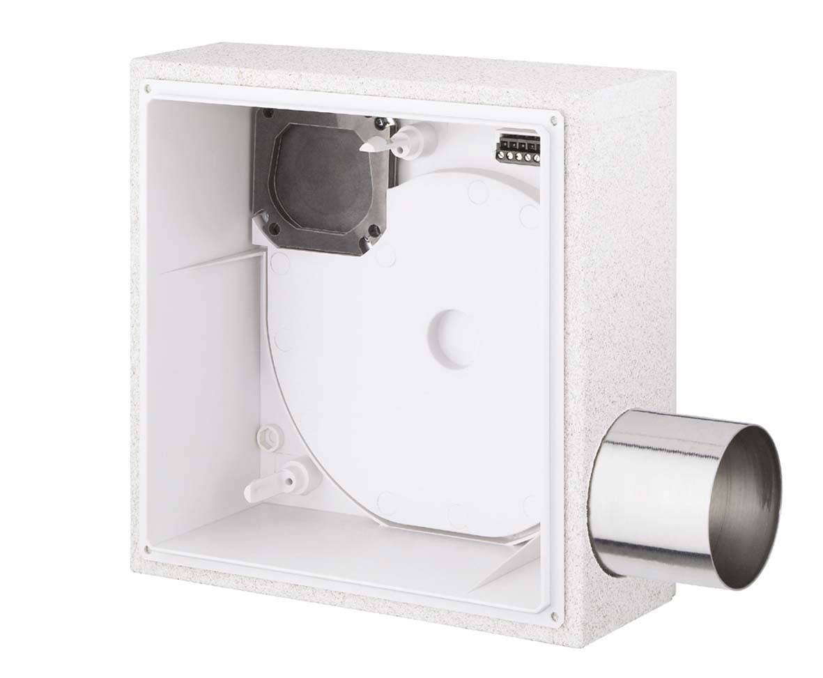 Prázdné pouzdro podobné ventilačnímu kanálu s kulatým připojením vpravo, otevřený čtvercový design. Převážně bílé s kovovým dílem.