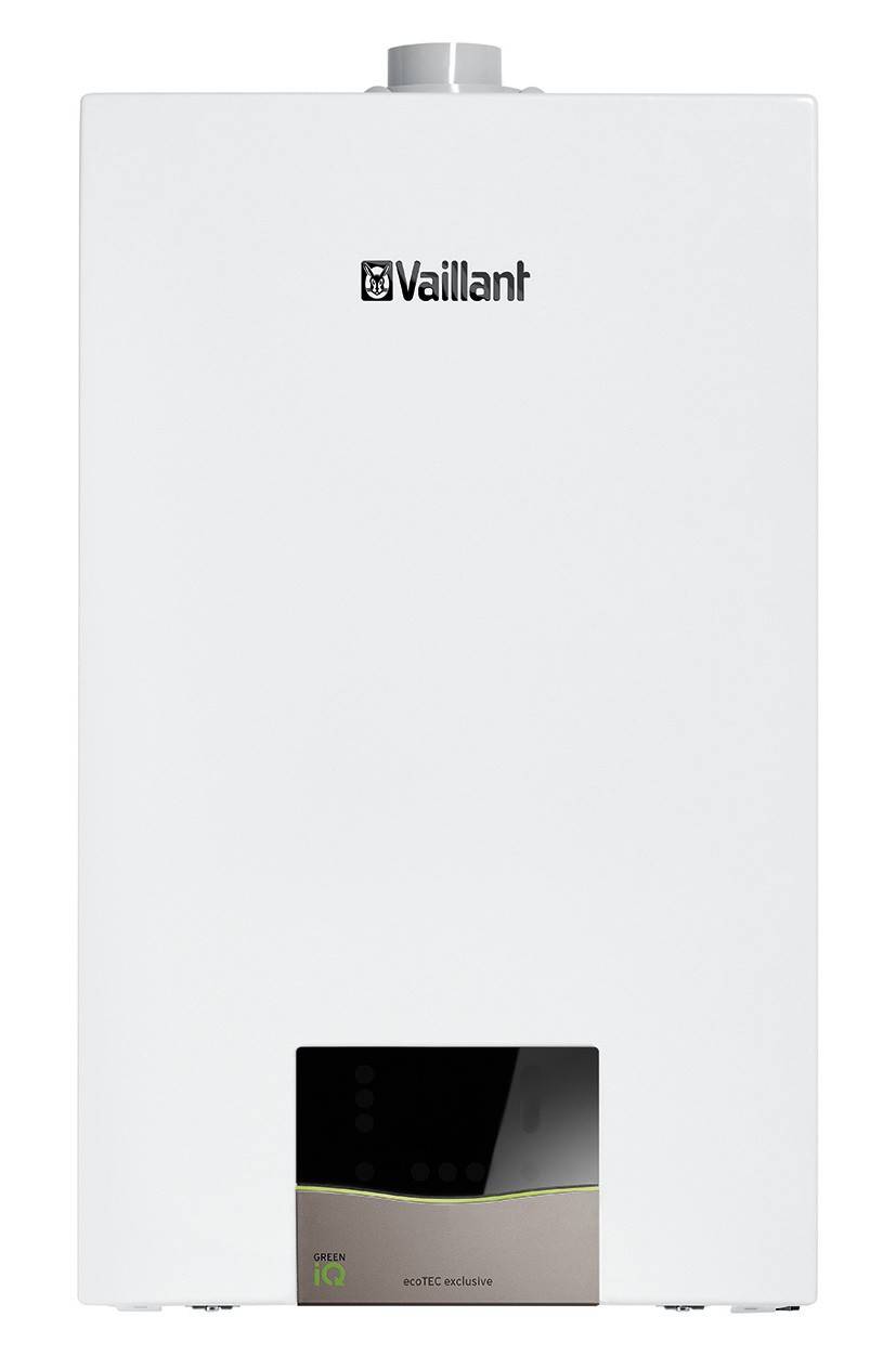 Bílý plynový kondenzační kotel značky Vaillant. Má jednoduché designové provedení a malý ovládací panel umístěný dole.