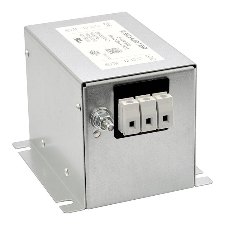 Obdélníkový kovový elektrofiltr se třemi vyčnívajícími připojovacími svorkami a montážním šroubem, určený pro elektrické potlačení rušení.