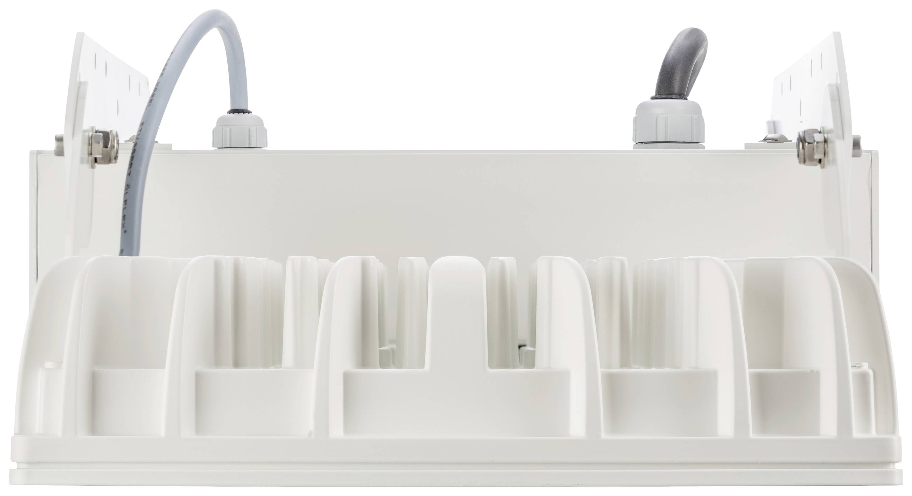 Technické zařízení s anténními kryty, kabely a konektory; pravděpodobně přístupový bod Wi-Fi nebo router.