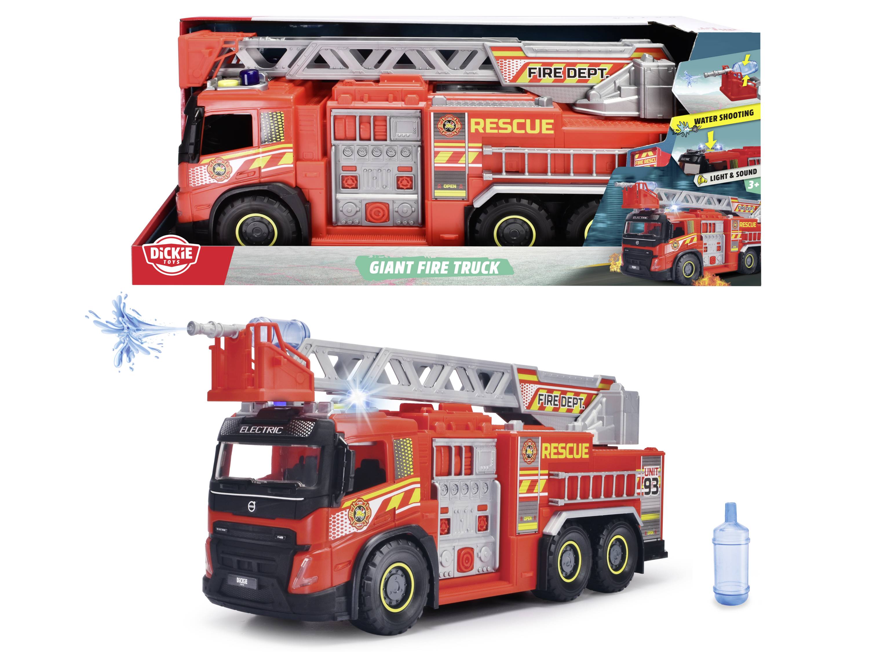 Červené hračkářské hasičské auto s vodní stříkačkou, výsuvným žebříkem a nápisem 'Fire Dept'. Zabalené v krabici.