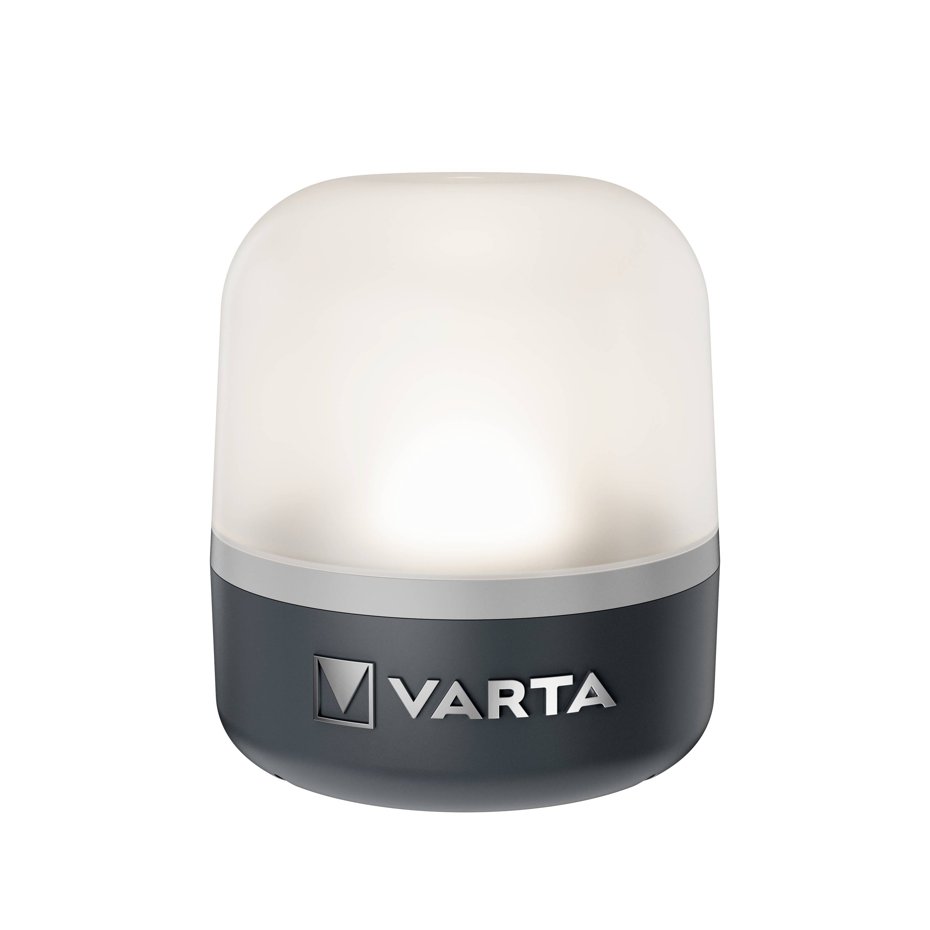 Přenosná lampa s bílým světlem, má matný kryt a na podstavci nese logo 'VARTA'. Ideální jako noční nebo kempingové světlo.