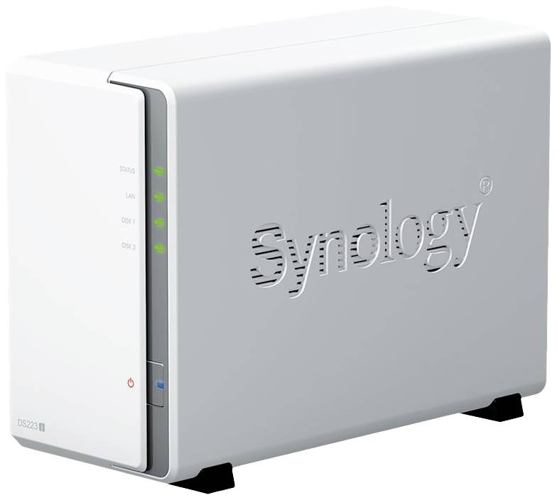 Bílé síťové úložiště (NAS) značky Synology s několika stavovými LED diodami na přední straně. Poskytuje síťová úložná řešení pro správu dat.