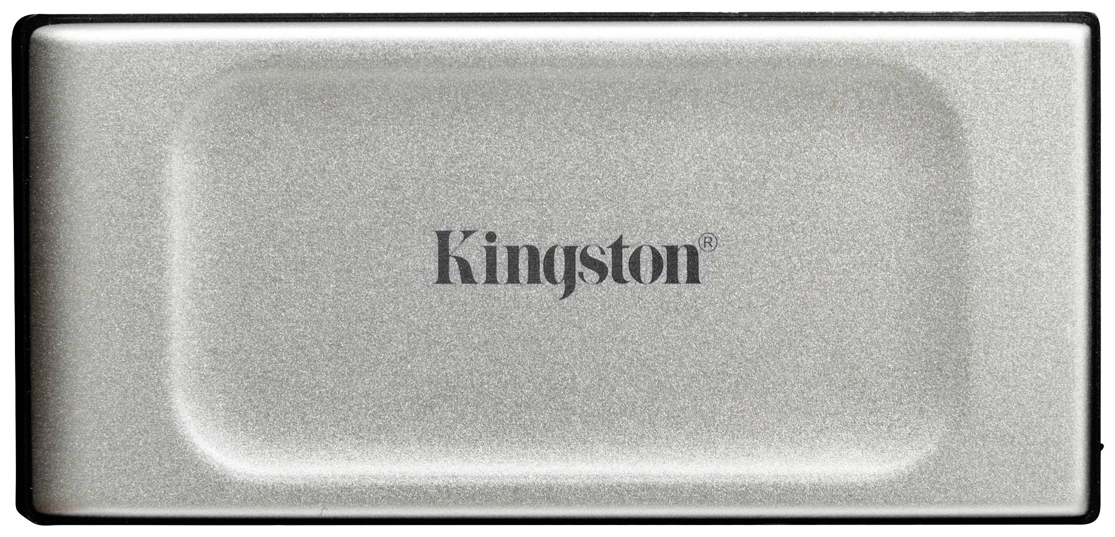 Stříbrný USB flash disk s vytištěným logem značky 'Kingston'.