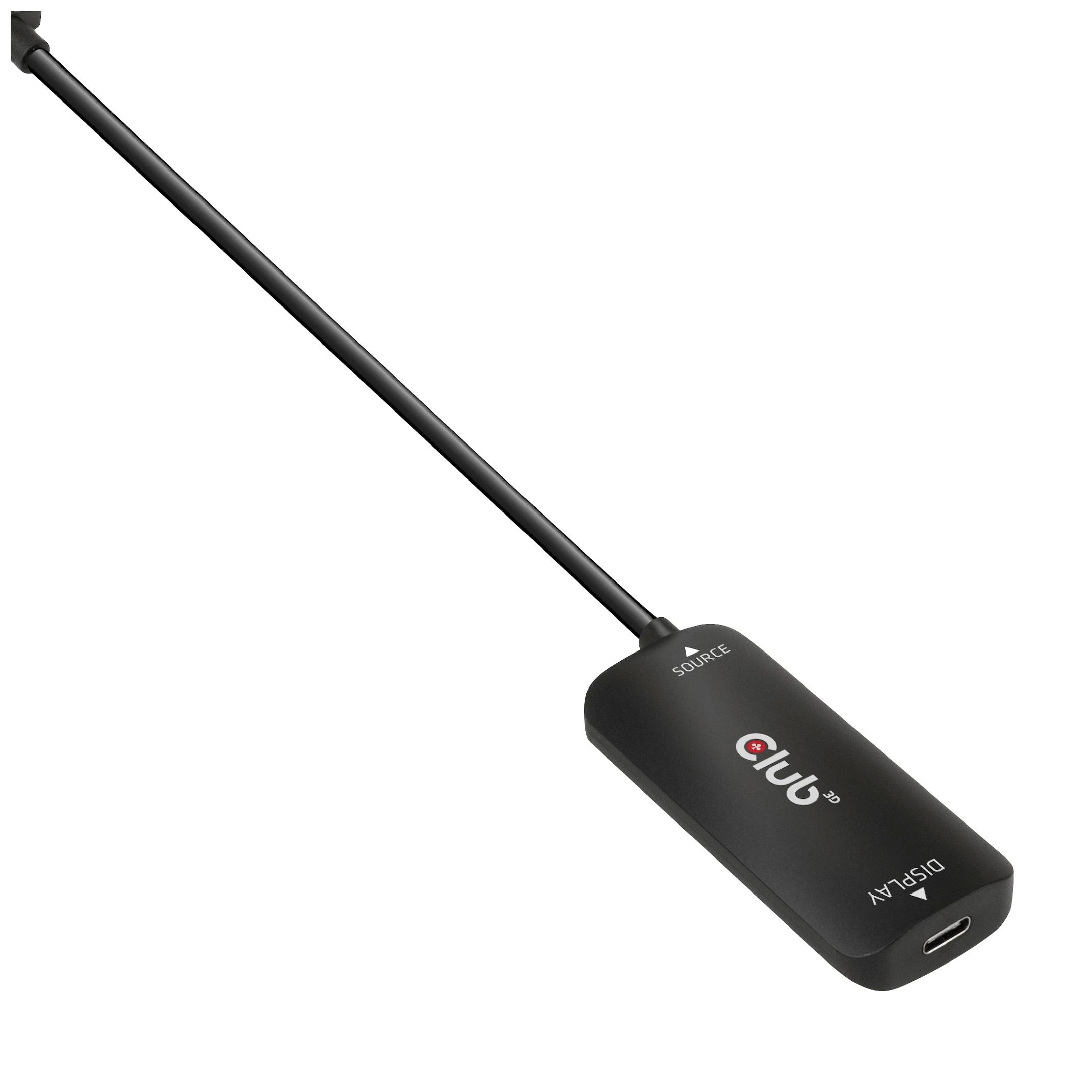 Kompaktní černý adaptér s textem 'Club 3D' a 'DisplayPort 1.4' propojuje kabel USB-C s konektorem DisplayPort.