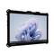 Tablet s odolným pouzdrem zobrazuje abstraktní vlnovitý vzor na obrazovce.