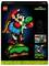 LEGO stavebnice s Mariem a Yoshim z 'Super Mario World' na zelené plošině. Trojrozměrný pixelový vzhled. Obal ukazuje stavební kroky.
