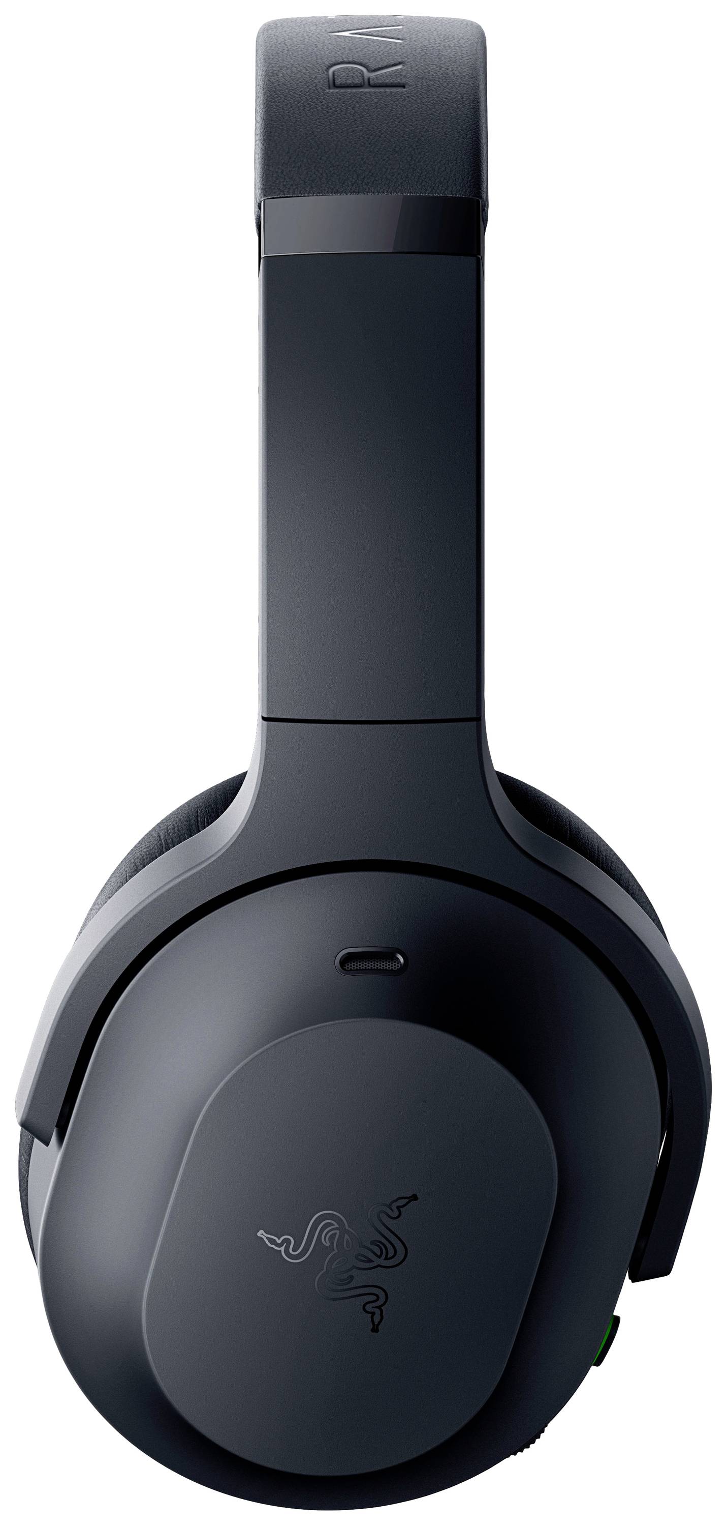 Černá over-ear sluchátka s logem výrobce na mušli, viditelné ovládací tlačítka na zařízení, moderní design.