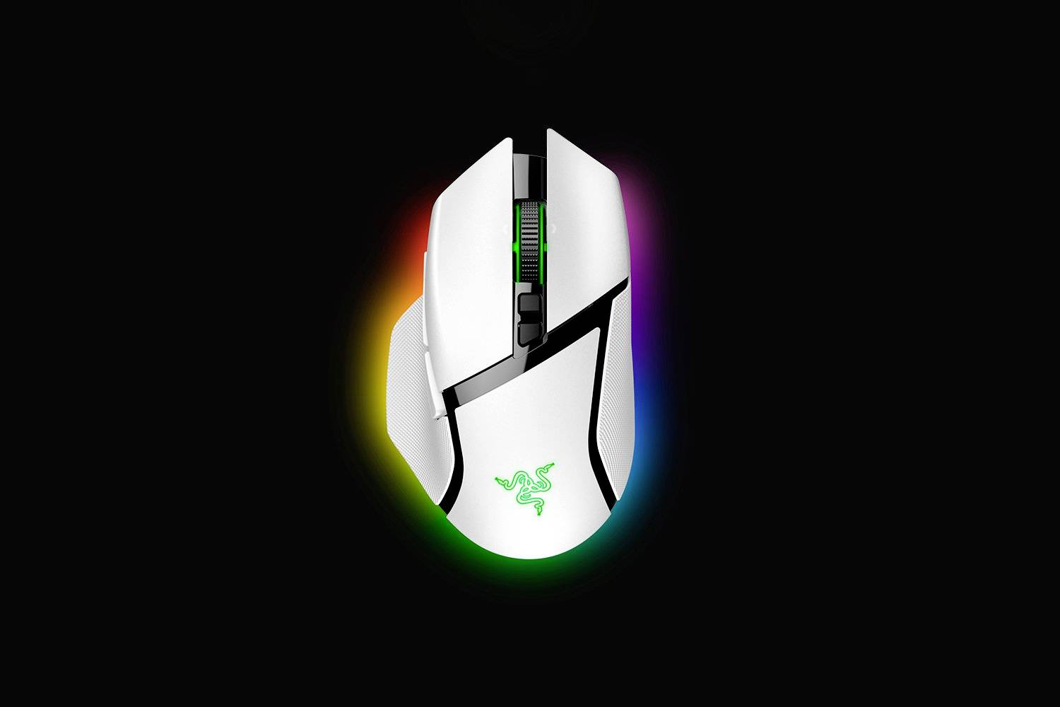 Bílá herní myš s vícebarevným LED podsvícením na černém pozadí, logo uprostřed, moderní design.