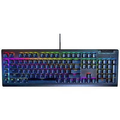 Klávesnice s RGB podsvícením, zobrazující duhovými barvami hrající světla pod klávesami. Ideální pro hraní her nebo práci za slabého osvětlení.