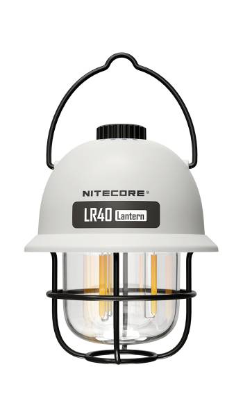 Přenosná lucerna s černou rukojetí a krytem. Text na lucerně: 'Nitecore LR40 Lantern'.