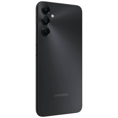 Smartphone od Samsungu se třemi objektivy a bleskem na zadní straně, černé barvy.