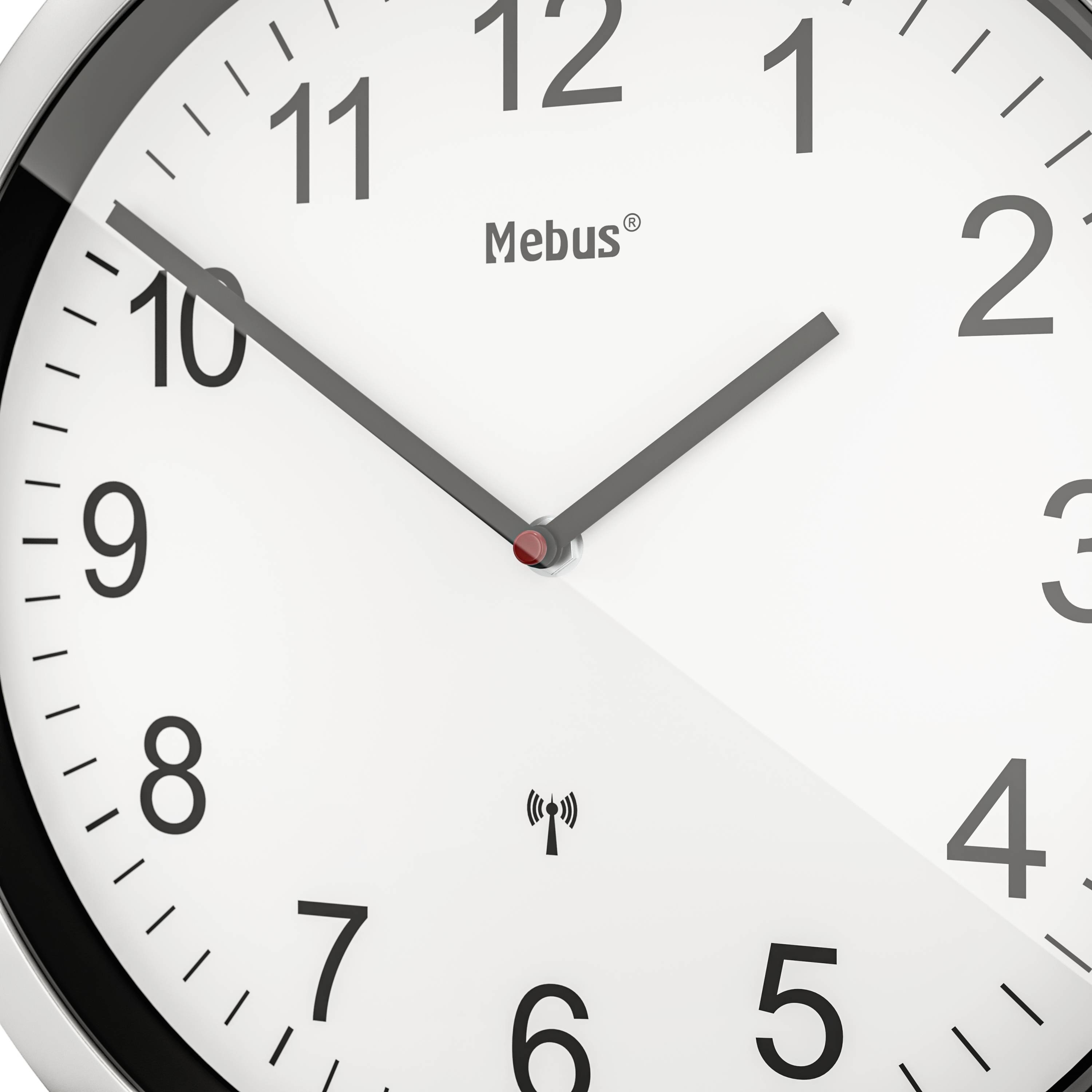 Analogové hodiny s bílým ciferníkem a černými čísly ukazují 10:10.