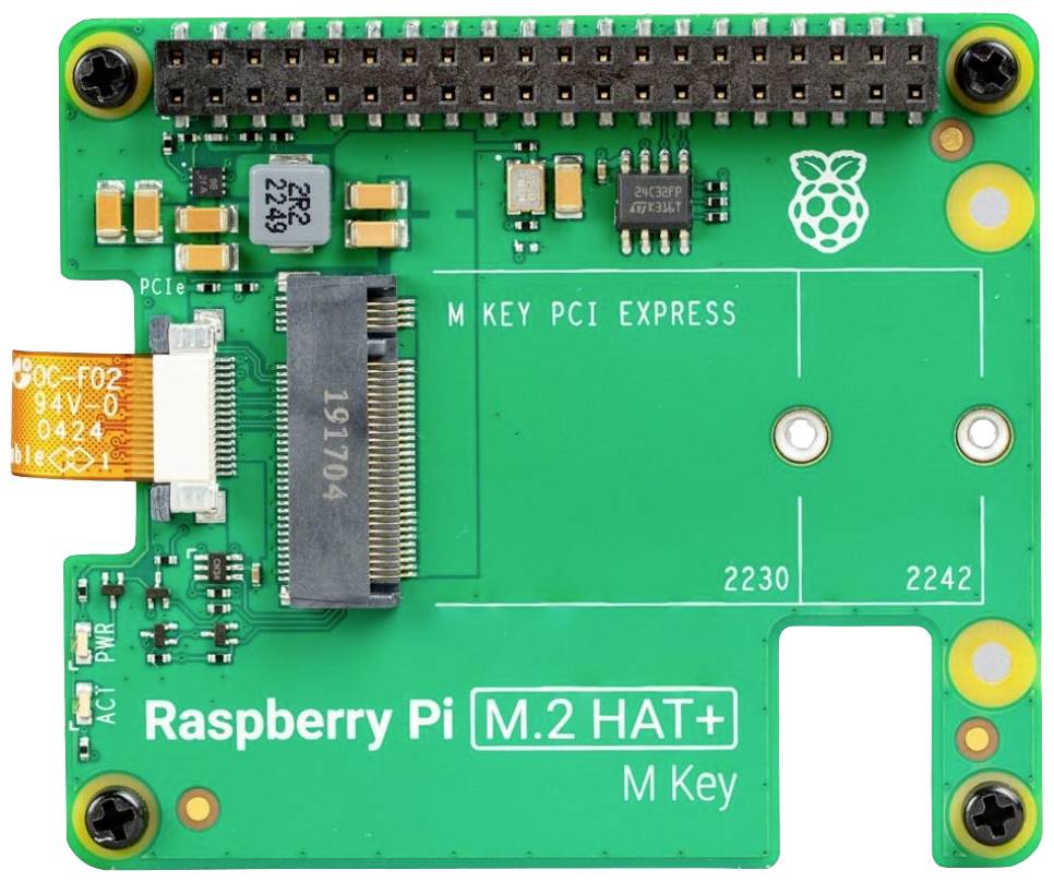 M.2 HAT+ pro Raspberry Pi, zelená deska plošných spojů s konektorem pro M-Key PCI Express a několika elektronickými komponenty.
