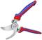 Zahradní nůžky s červenými a modrými rukojeťmi, stříbrná čepel, otevřené. Vhodné pro sestřihávání rostlin a větví.