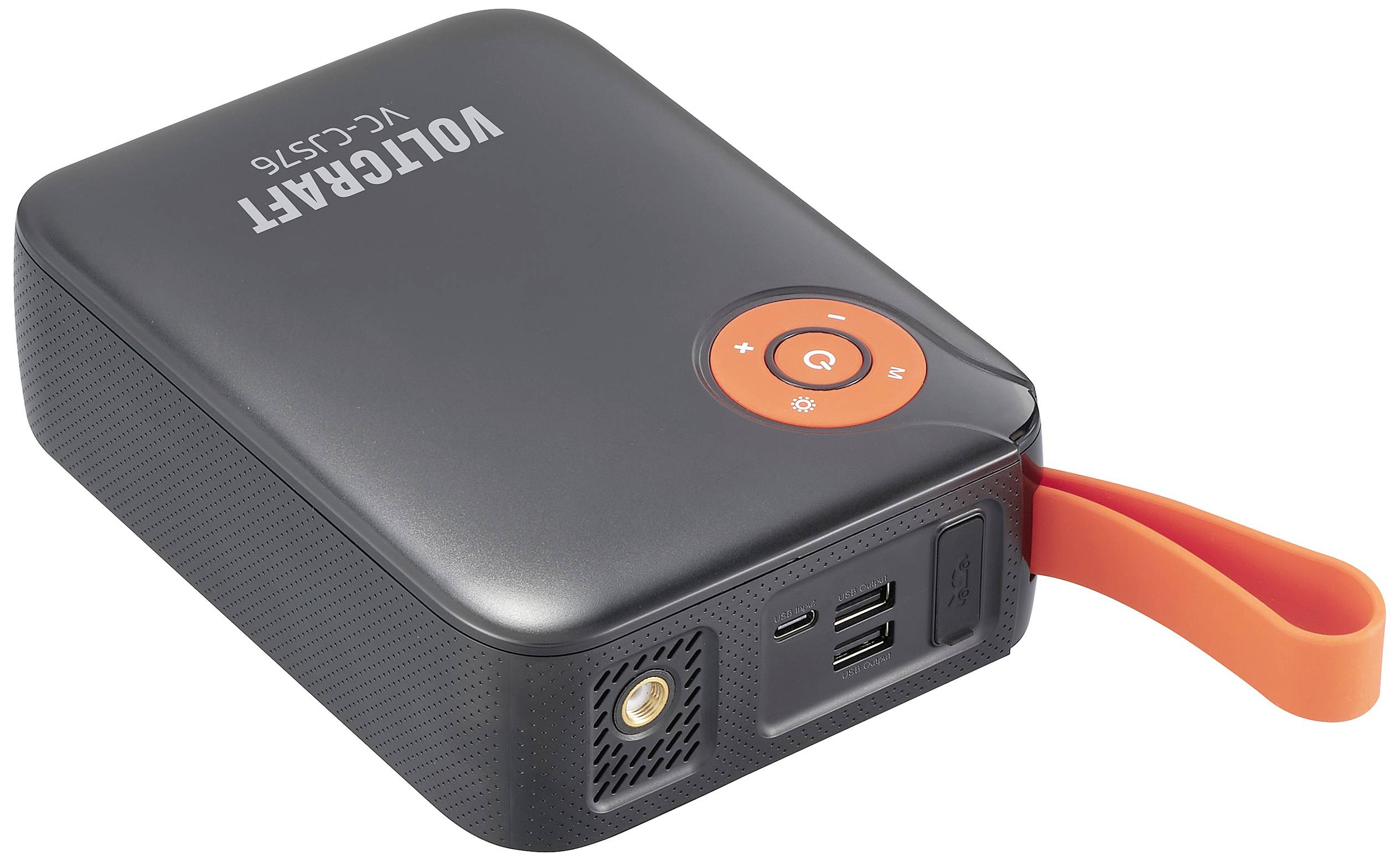 Černá přenosná powerbanka s oranžovou rukojetí, s vytištěným názvem značky, zobrazující nabíjecí port, dva USB porty a ovládací tlačítka.