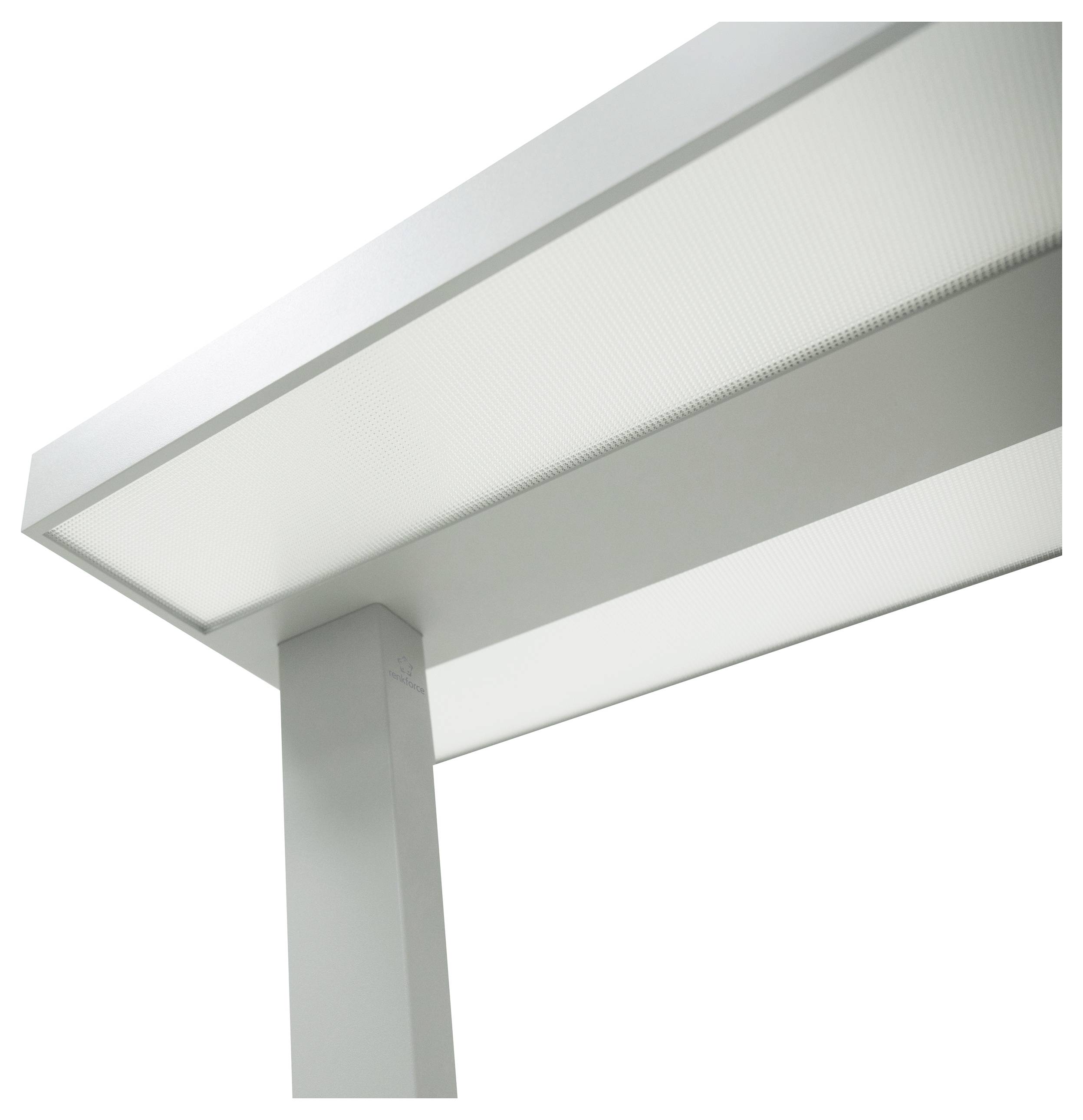 Stojací lampa s úzkým obdélníkovým stínidlem, stříbrný kov, moderní design.