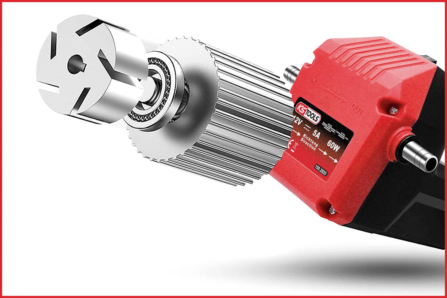 Elektrický motor se stříbrným, ozubeným nástavcem vlevo a červeným krytem vpravo, na bílém pozadí.
