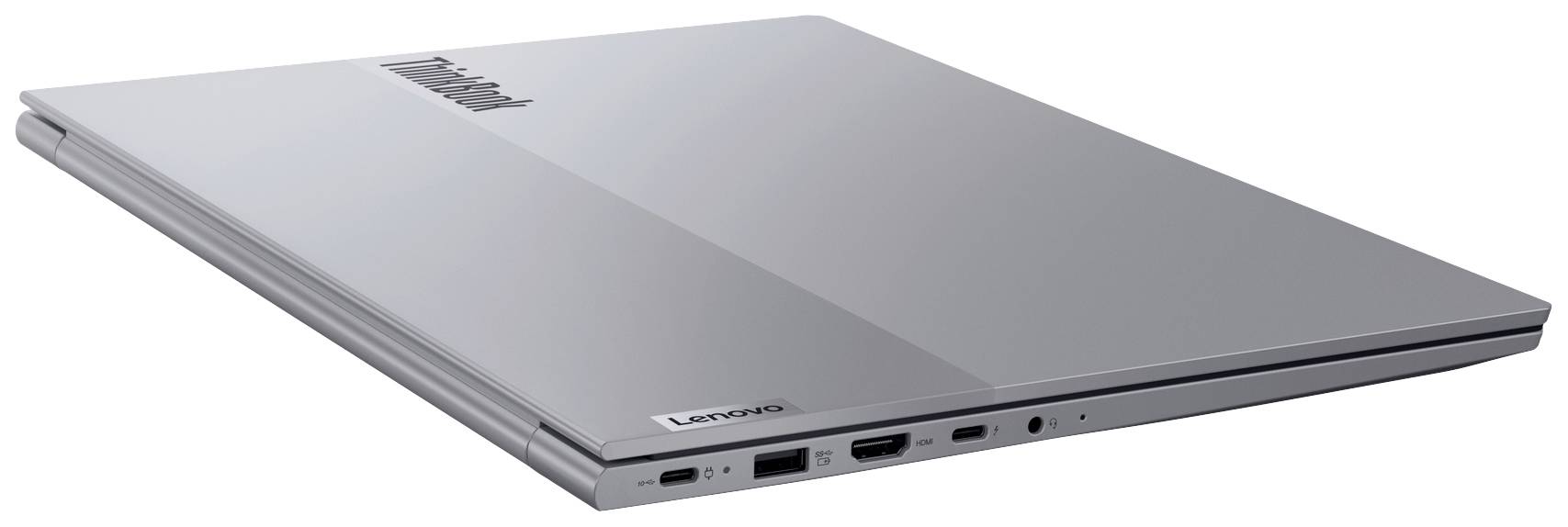 Uzavřený stříbrný notebook s logem Lenovo, zobrazující konektory na boku, jako jsou HDMI, USB a konektor pro sluchátka.