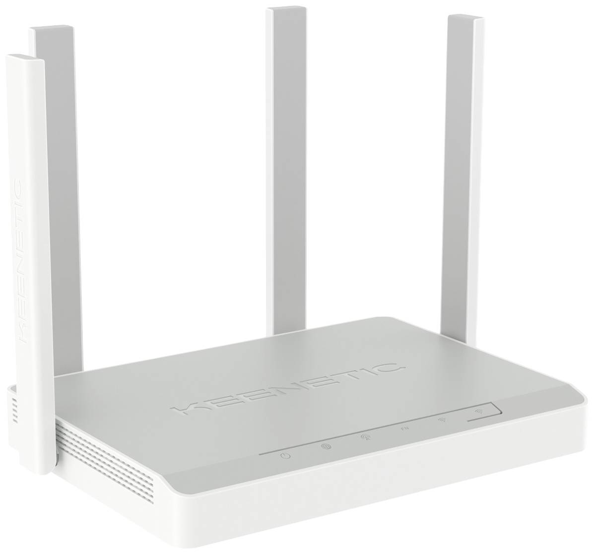 Bílý router se čtyřmi vertikálními anténami, označený nápisem 'KEENETIC', umístěný na bílém povrchu.
