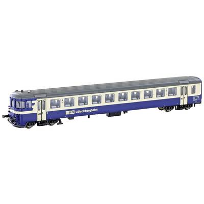 Obrázek modré a béžové lokomotivy společnosti 'BLS Lötschbergbahn' na bílém pozadí. Model s detailními okny.