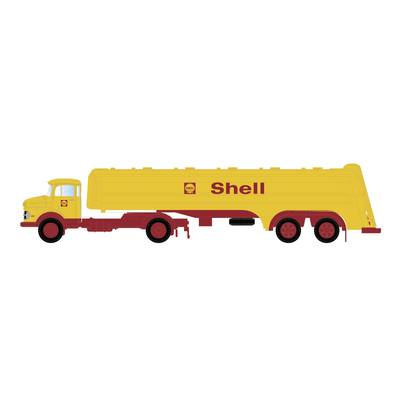 Žlutý tankový nákladní vůz Shell z boku. Nákladní automobil má červené detaily a logo Shell vytištěné na straně nádrže.
