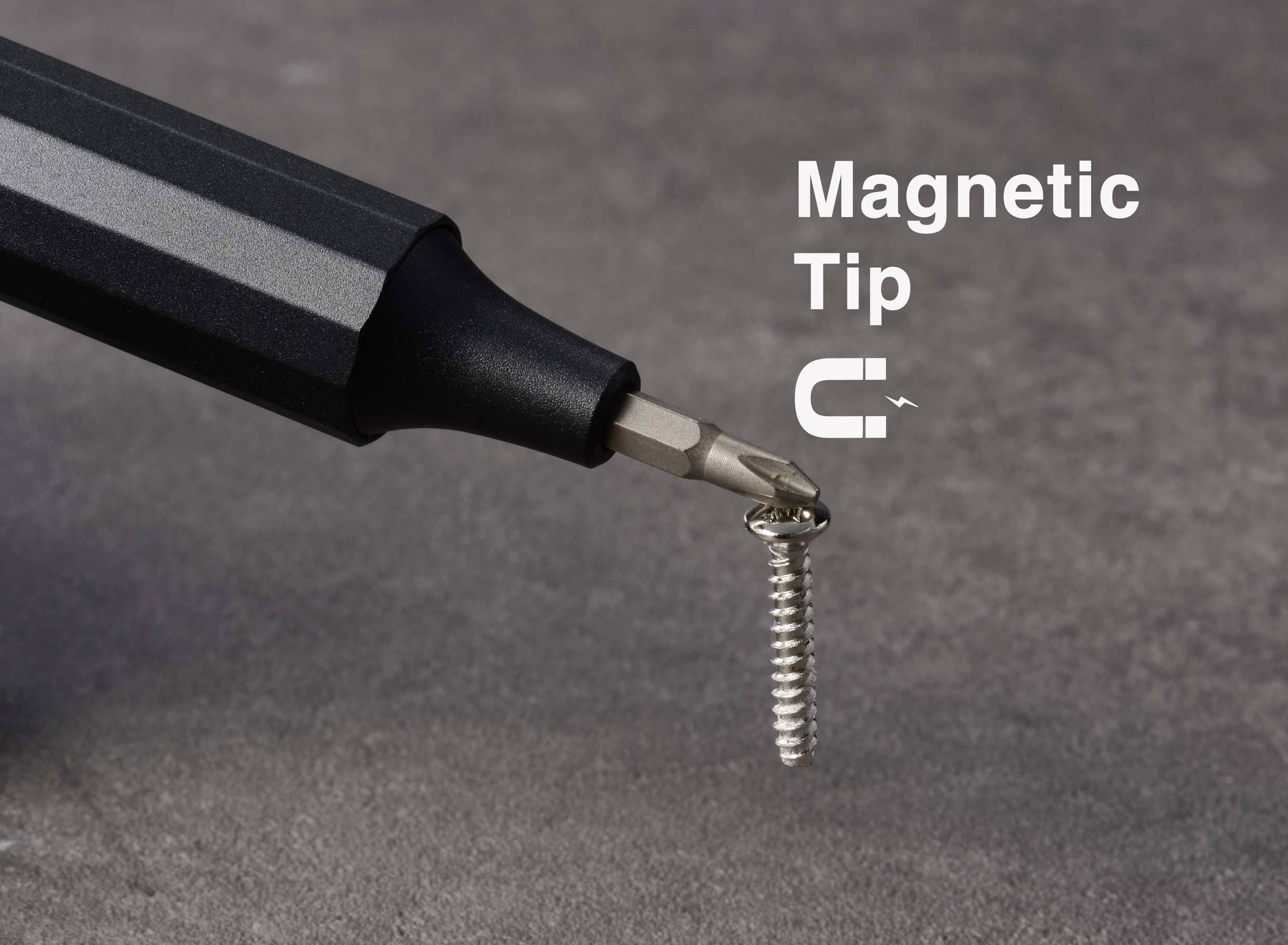 Šroubovák s magnetickým hrotem přitahuje šroub. Text: 'Magnetický hrot' s magnetickým symbolem.