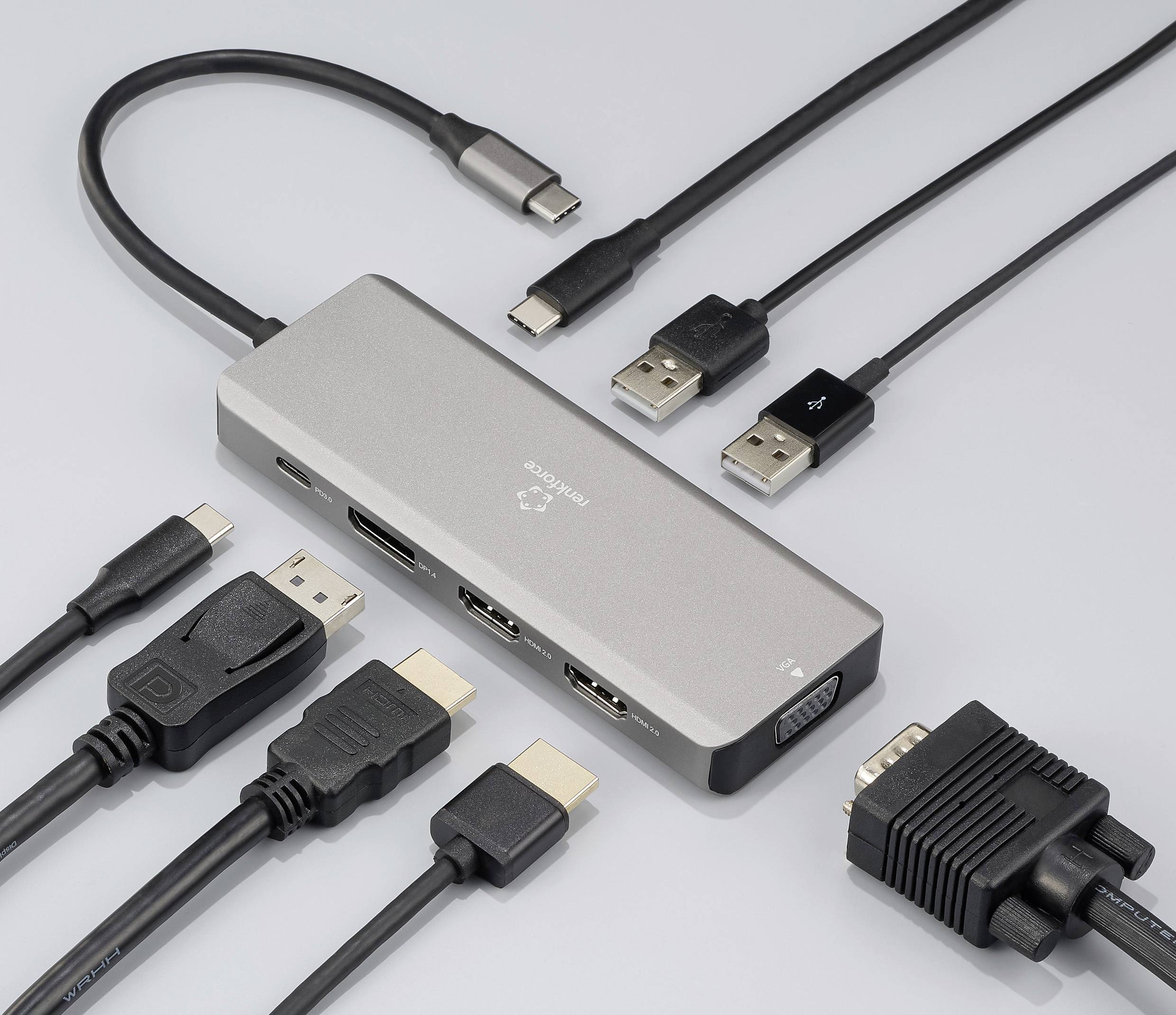 Několik kabelů, včetně USB-C, HDMI a USB, připojených k stříbrnému rozbočovači. Rozbočovač má několik portů.