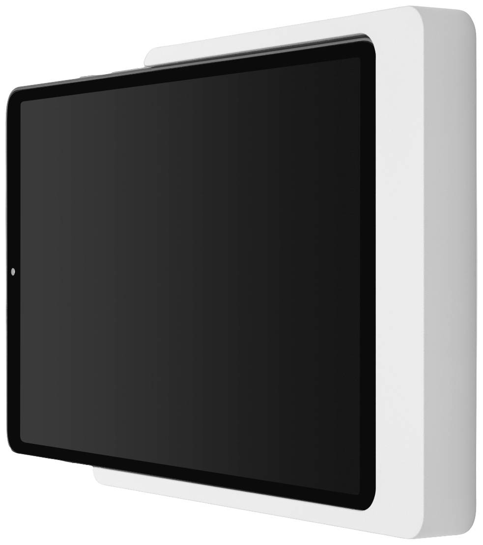 Moderní, obdélníkový tablet s černou obrazovkou, připevněný po straně na bílé stěně. Na obrazovce nejsou viditelné žádné obsahy.