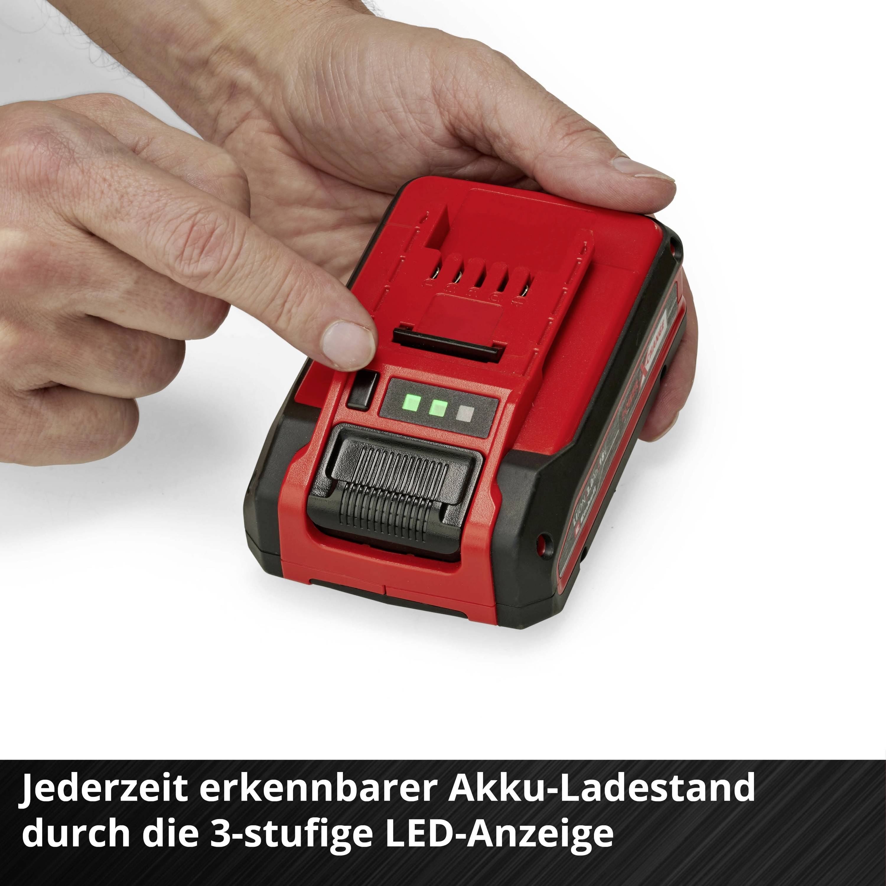 Jedna ruka ukazuje na červenou indikaci baterie se třemi zelenými LED diodami. Text pod ní: 'Stav nabití baterie kdykoli patrný díky třístupňové LED indikaci'.
