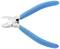 Kleště s modrými rukojeťmi, zobrazené v popředí na bílém pozadí.