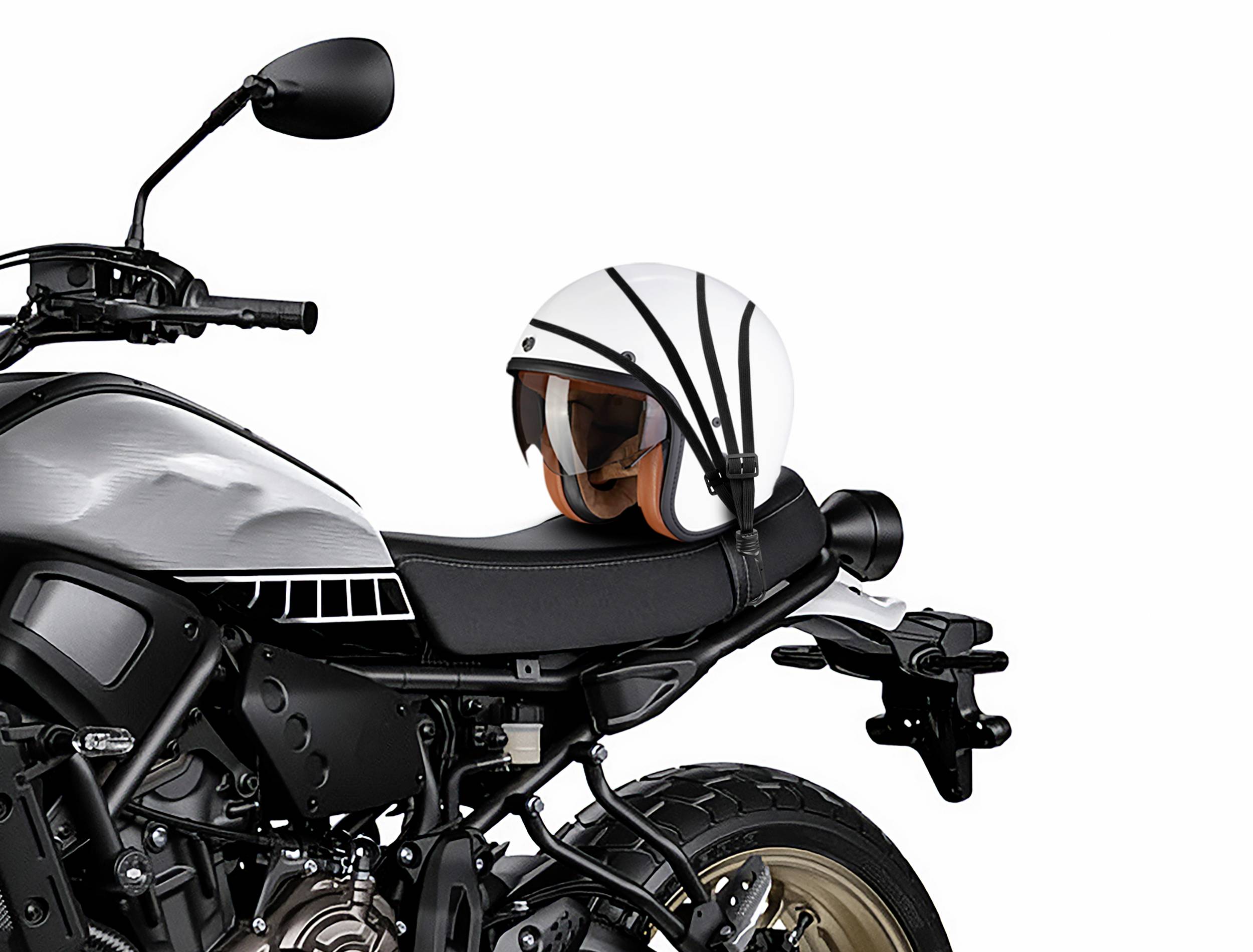 Motocykl s bílou helmou na sedadle, černý design, pohled z levé strany. Zaměřeno na detaily a stylový design.