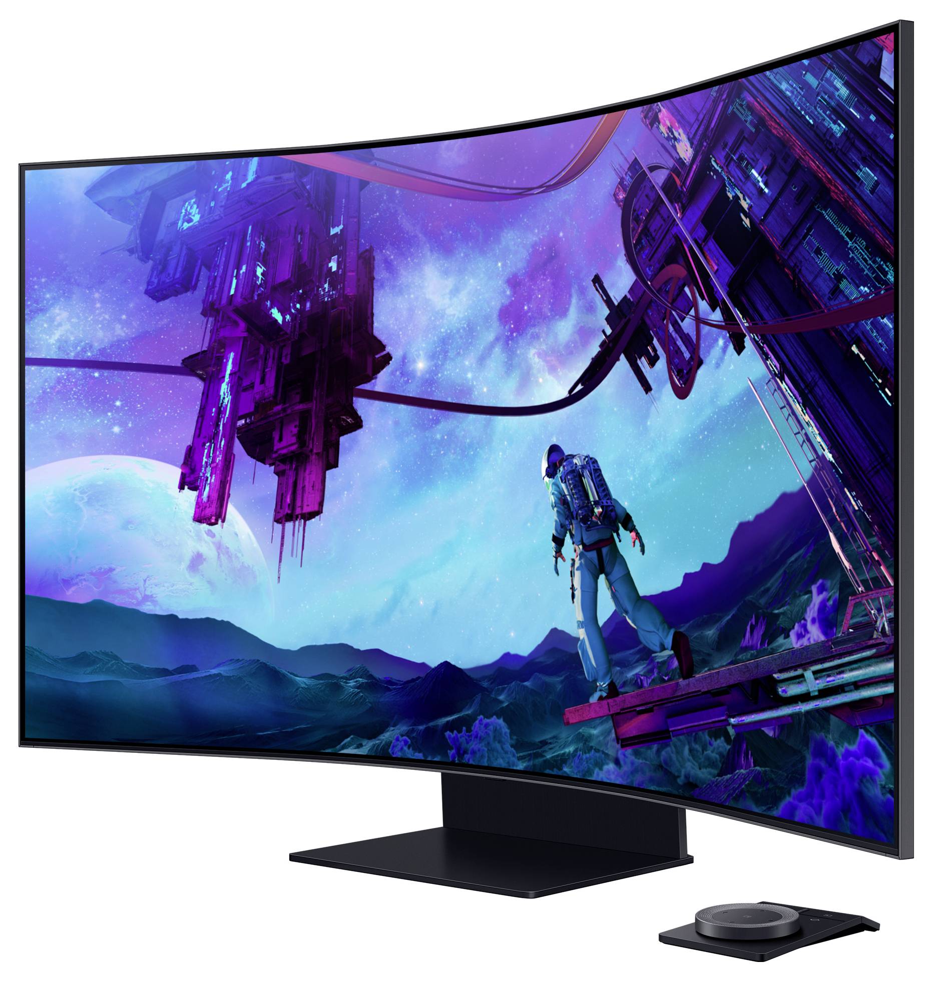 Moderní zakřivený monitor zobrazuje sci-fi scénu s astronautem stojícím na plošině ve vesmíru. Vpředu je vidět dálkový ovladač.