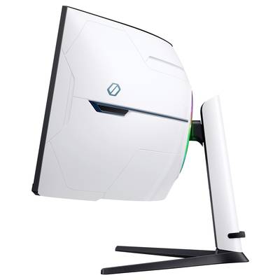 Boční pohled na moderní počítačový monitor s bílým tělem a černým stojanem, který je lehce nakloněn dozadu.