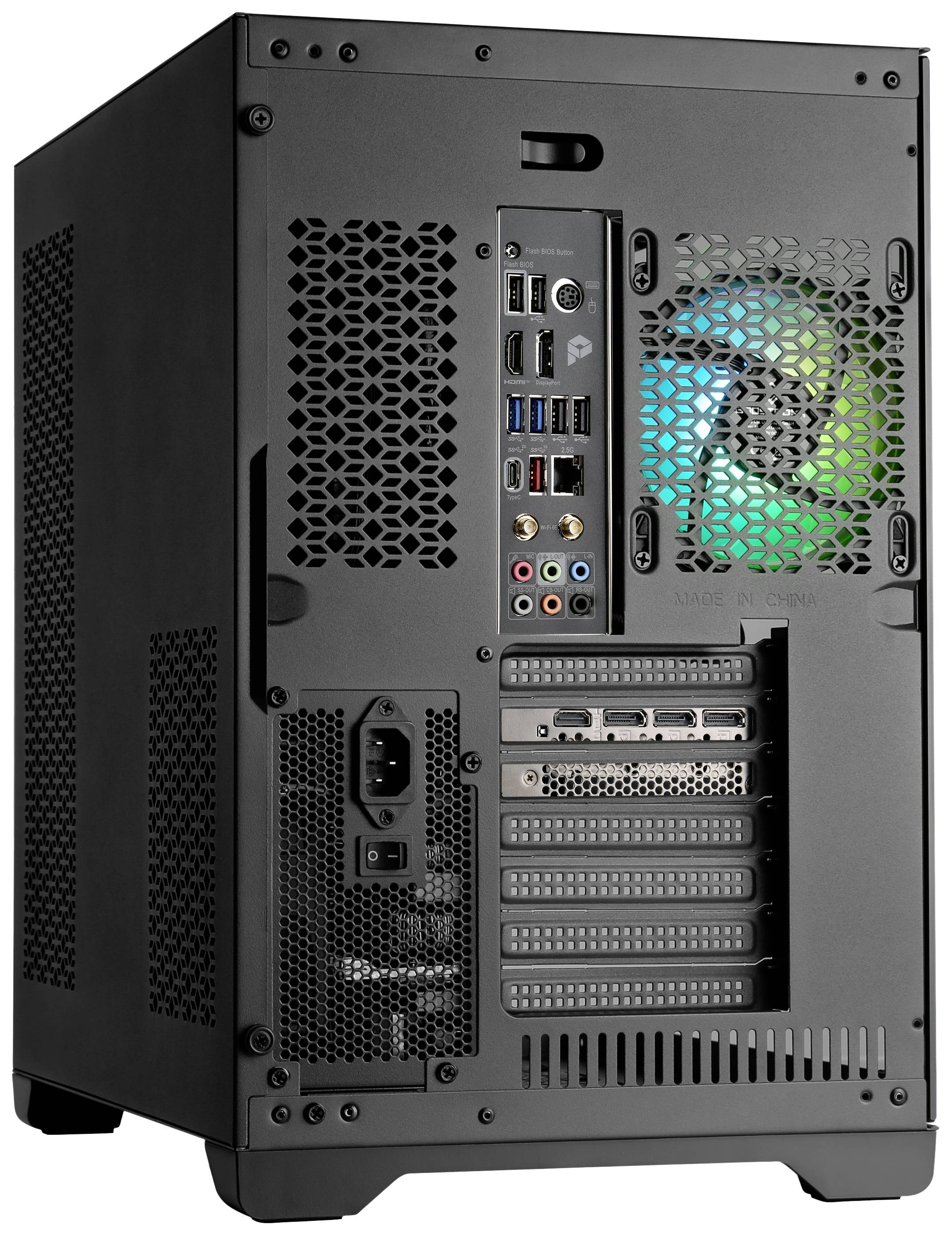 Zadní strana počítačové skříně s podsvíceným ventilátorem a různými konektory, včetně USB, HDMI a ethernetového portu.