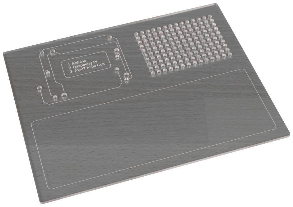 Dřevěná deska s gravírováním: vlevo seznam '1. Arduino, 2. Raspberry Pi, 3. JellyPi s kamerou'; nahoře vpravo mřížka z bodů.