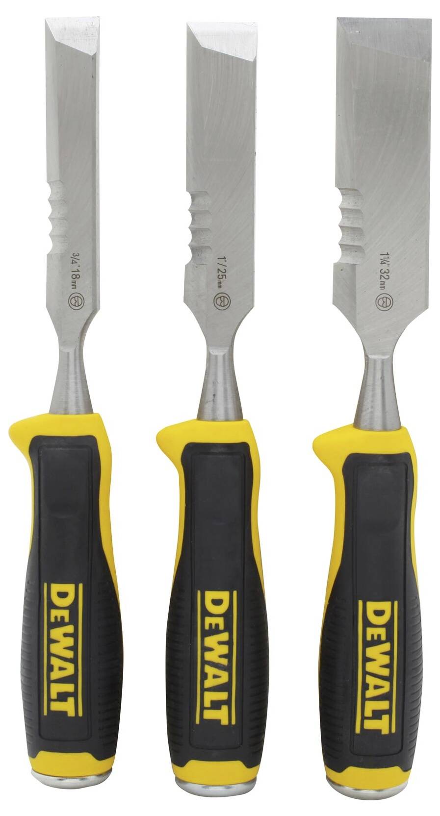 Tři DeWalt tesařské dláta s černožlutými rukojeťmi, uspořádané v různých šířkách.
