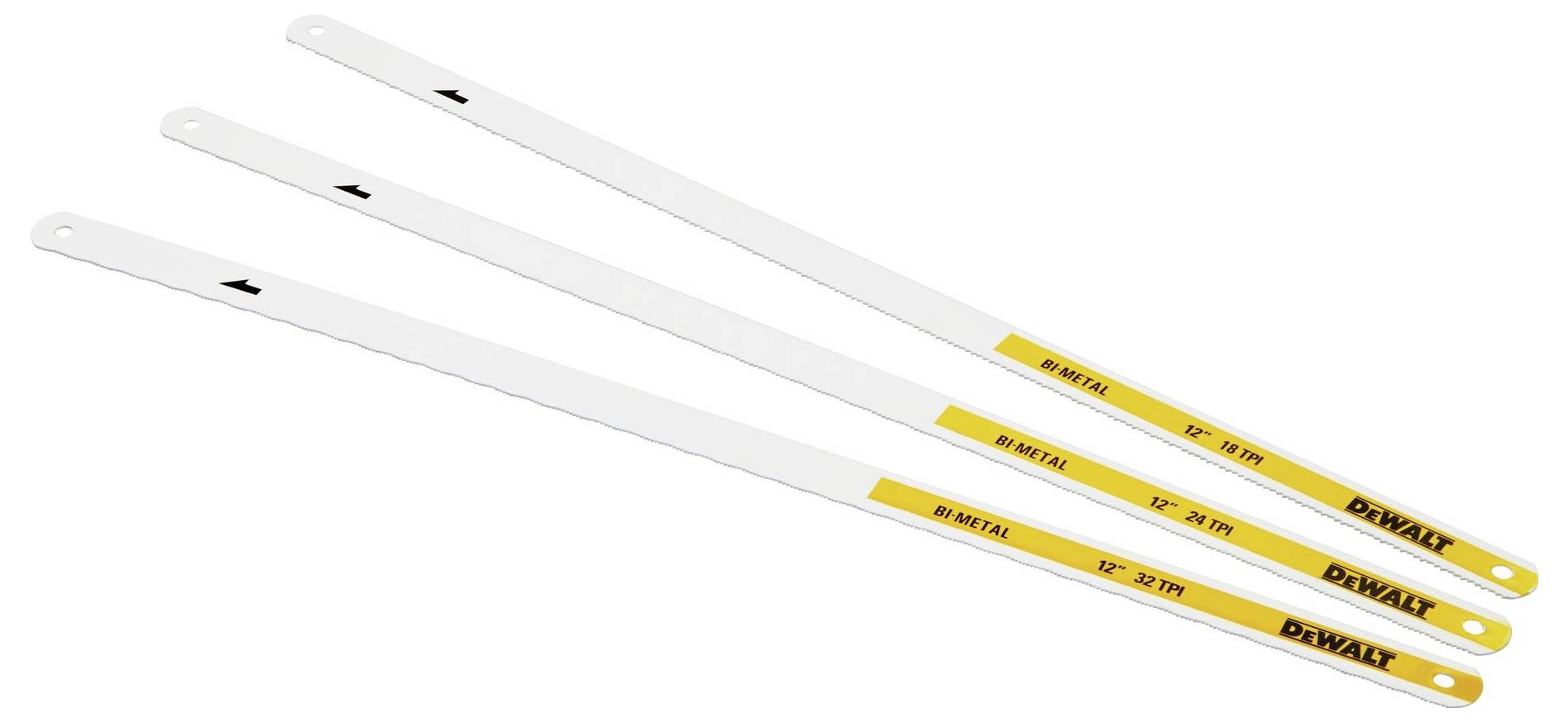 "Tři bílé kovové pilové listy s žlutými značkami a nápisem „DEWALT BI-METAL 12" 24 TPI." Jsou uspořádány vějířovitě.