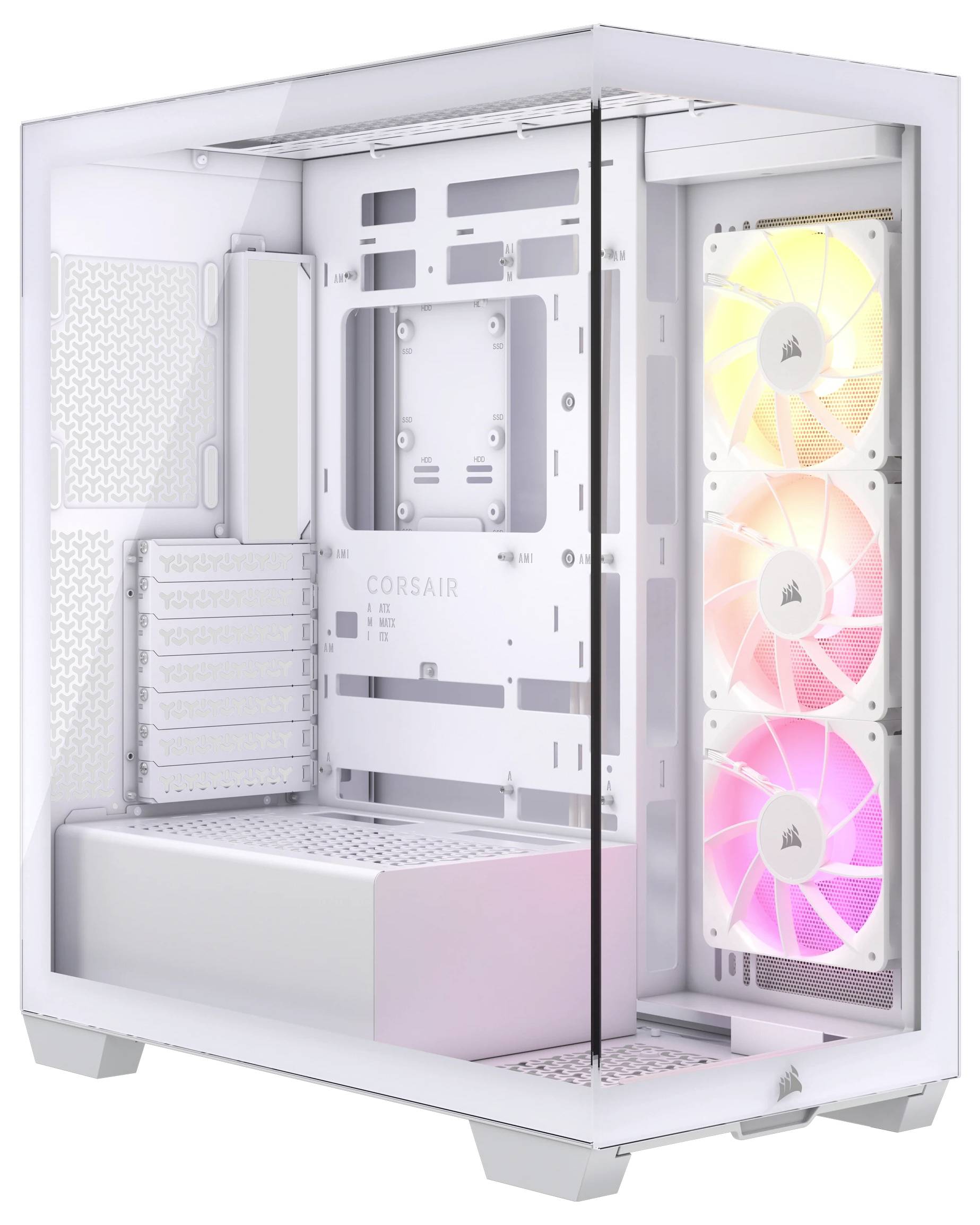 Počítačová skříň s prosklenou boční stěnou odhalující vnitřní prostor s místem pro komponenty. Vpředu tři osvětlené ventilátory.