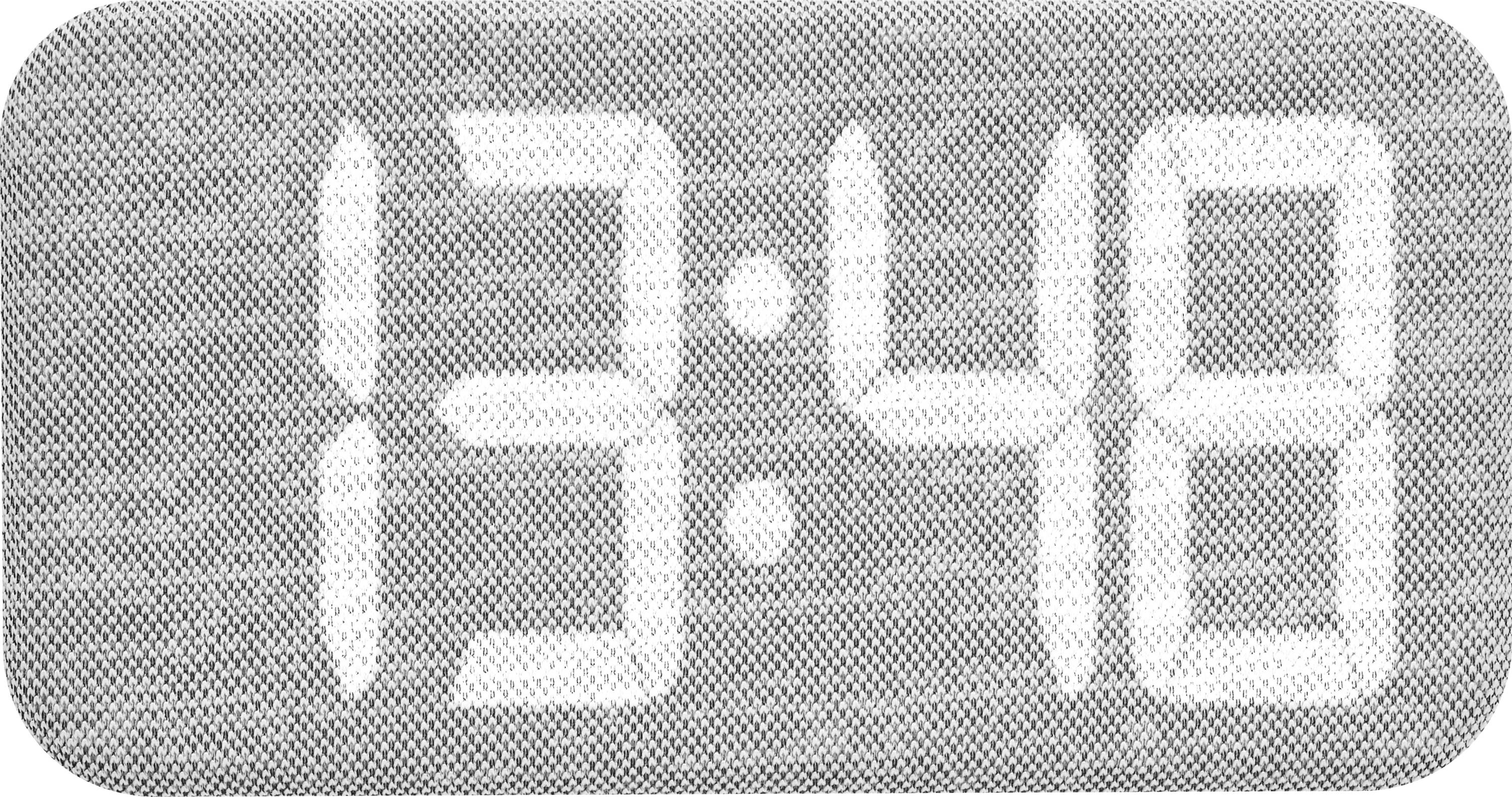 Digitální hodiny ukazují '13:48'.