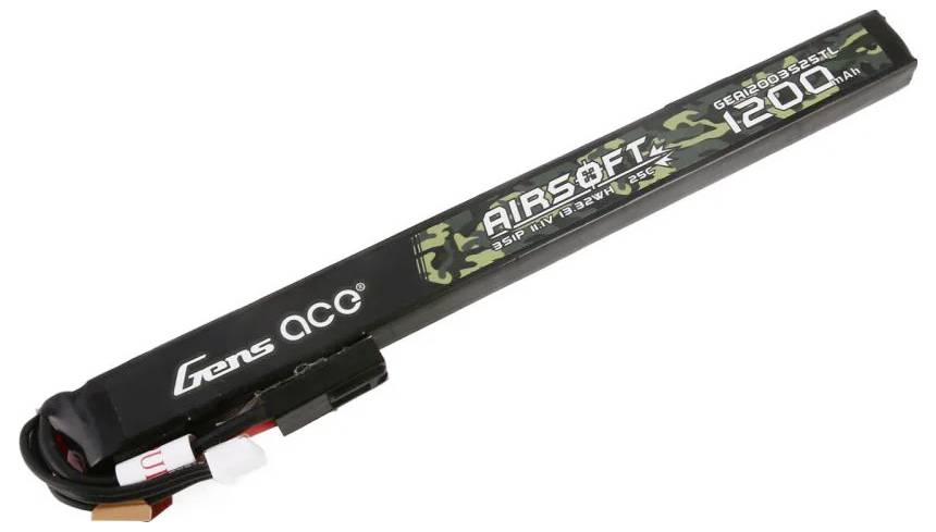 LiPo akumulátor s logem 'Gens Ace' a specifikacemi: Airsoft, 1200mAh. Černé pouzdro s připojovacím kabelem a konektorem.