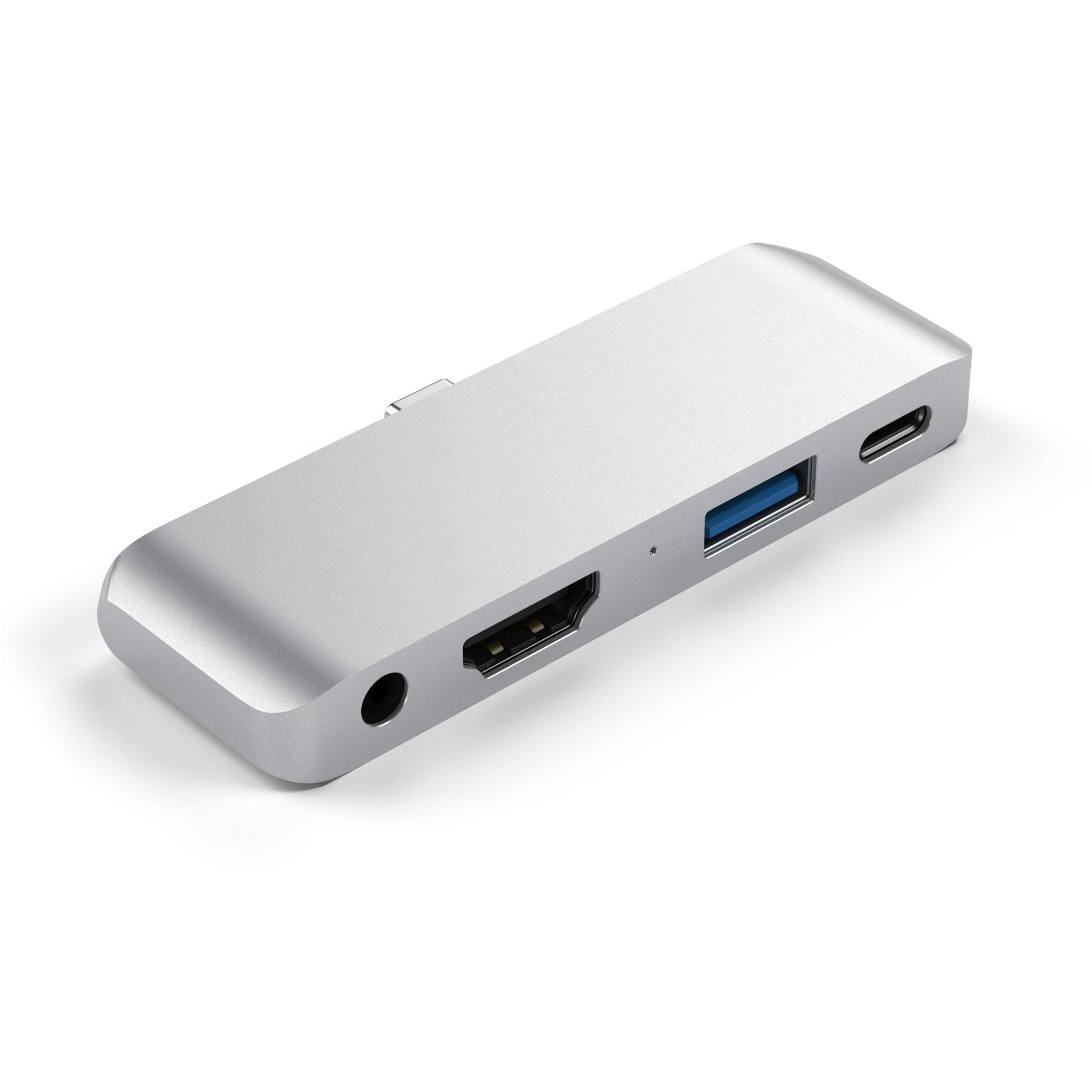 USB-C hub v stříbrné barvě s HDMI, USB-A a USB-C porty pro notebooky.