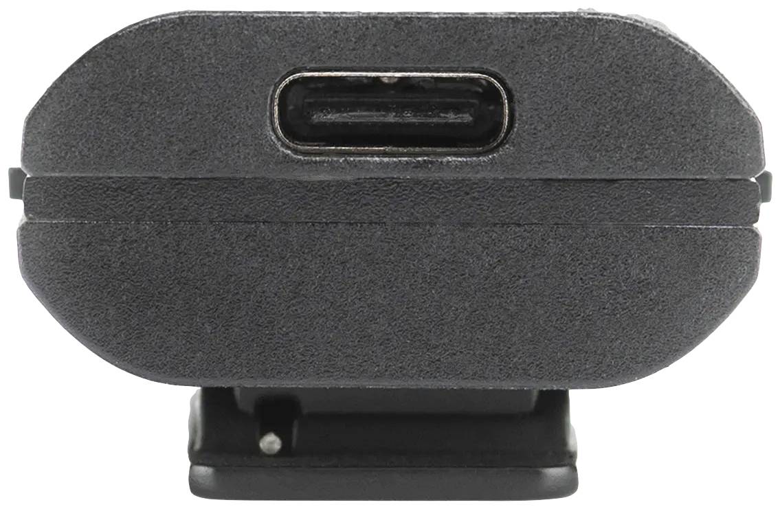 USB-C port zobrazený zepředu.